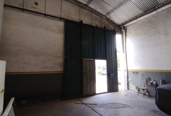 GALPON  LOTE DE 230m2 EVALUA PERMUTA AUTOMOVIL