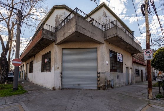 VENTA GALPON 2 BAÑOS CASA CASEROS  TRES DE FEBRERO