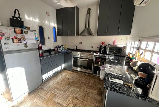CASA EN VENTA 5 AMB- I. CASANOVA-LOTE 250m2