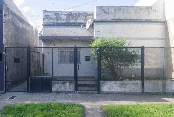 OPORTUNIDAD! 2 propiedades, mismo lote.