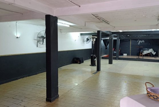 Gran local con vivienda en el Barrio El Trébol