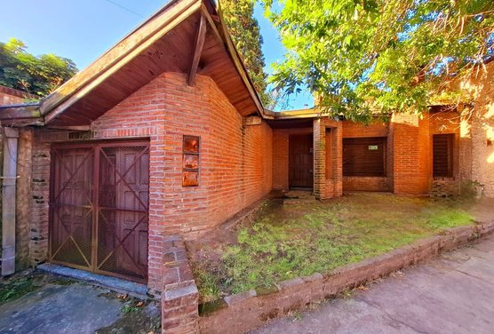 CASA 4 AMBIENTES A REFACCIONAR VENTA LOMAS