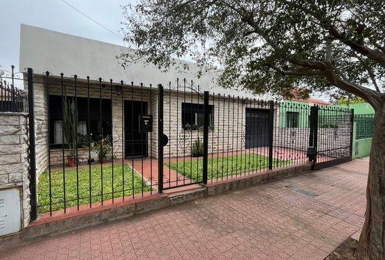 VENTA CASA CON DEPTO BARRIO ROSEDAL APTA CREDITO