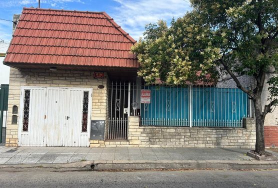 Amplia casa 5 amb en Lanús Oeste