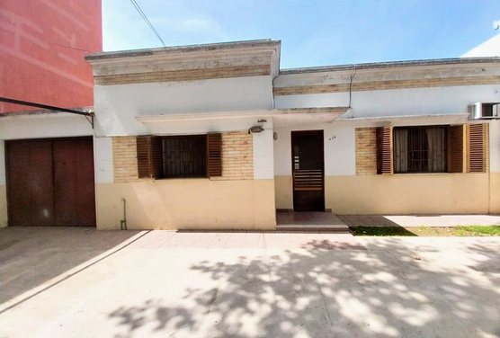 VENTA CASA 4 AMB CON PATIO Y COCHERA QUILMES
