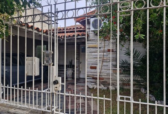 VENTA CASA TIPO CHALET, QUINCHO, PILETA Y GARAGE