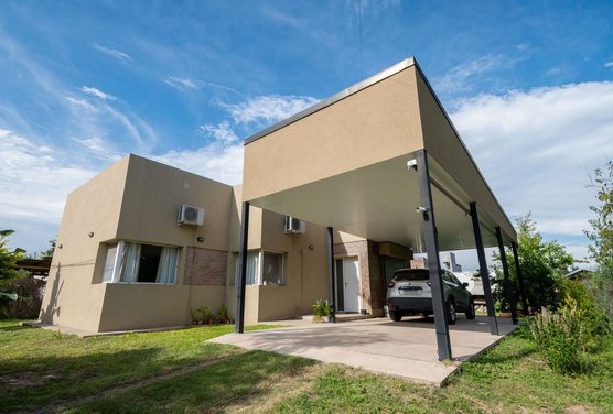 CASA QUINTA 3 DORM. PILETA A 200 METROS DE LA RUTA