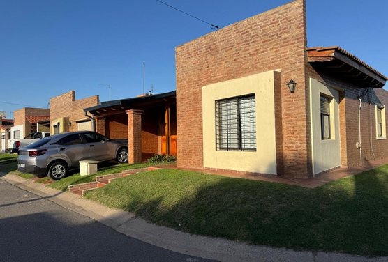 CASA 3 DORM PILETA HOUSING MATIENZO APTO CREDITO