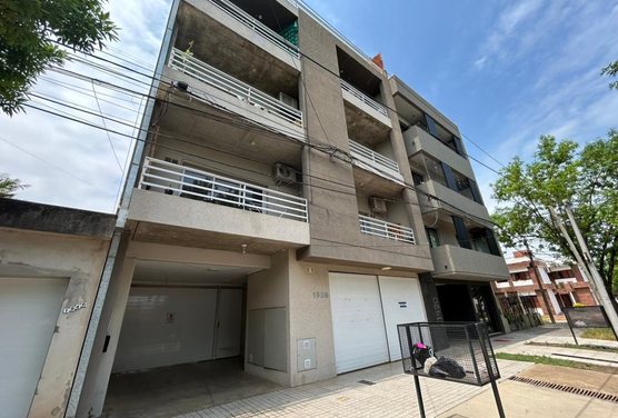 VENTA DPTO 2 DORMITORIOS CON COCHERA EN EL CENTRO