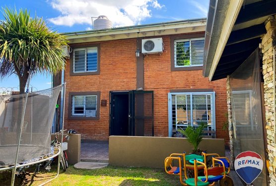 CASA 4 AMBIENTES EN VENTA EN LA UNION CON PILETA