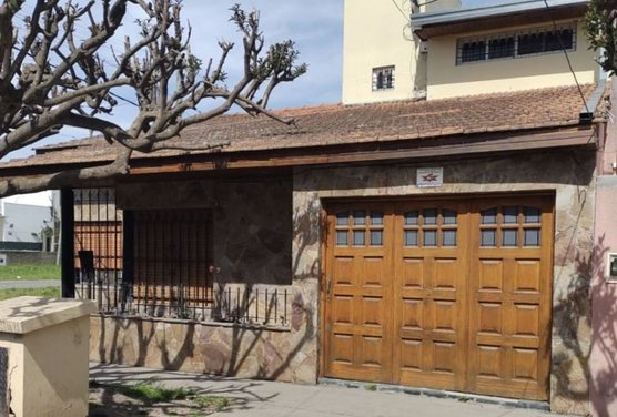 CASA EN VENTA LA PLATA 3 DORMITORIOS