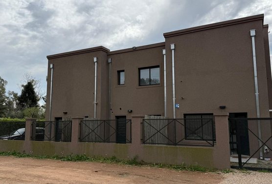 Dúplex 3 amb con jardín en Casas del Pilar