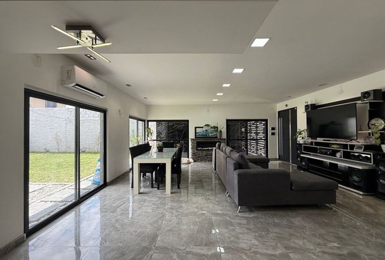 CASA EN VENTA 2 AMBIENTES CON PILETA EN GLEW