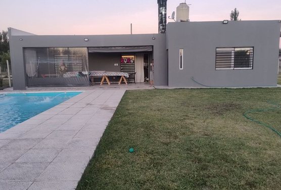 VENTA CASA 3 AMB C/PILETA SAN VICENTE - PERMUTA