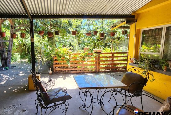 VENTA CASA FAMILIAR 4 AMBIENTES CON ESPACIO VERDE