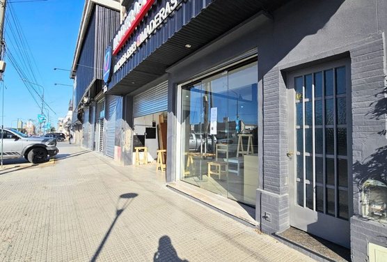 VENTA LOCAL 100 MTS TOTALES EN CIUDADELA 1ER PISO