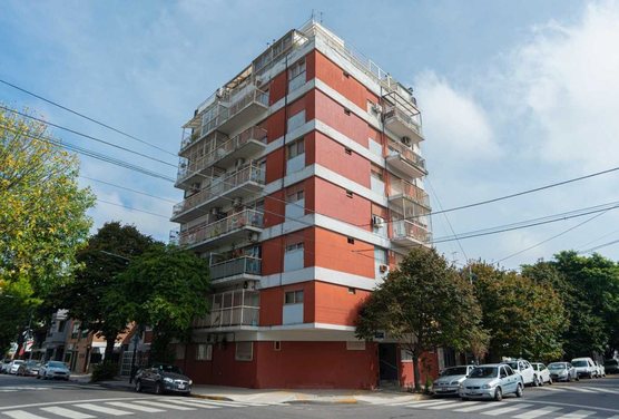 3 ambientes con balcón al frente