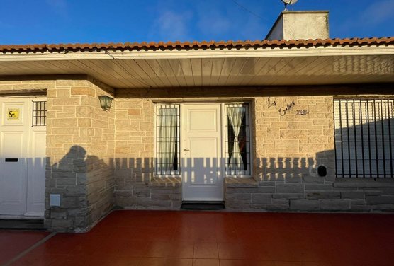Venta chalet 3 amb.  garage y patio apta crédito