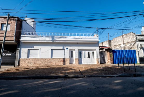 CASA FUNCIONAL 2 DOR.A METROS DE AV LOPEZ Y PLANES