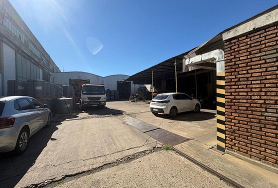 Venta planta industrial 2100 m2 con puente grúa