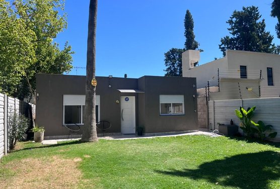 VENTA CASA 3 AMB CON PILETA EN DERQUI PILAR