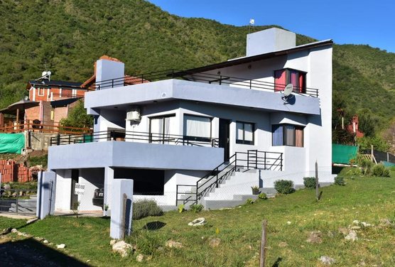 VENTA CASA + LOCAL SANTA ROSA DE CALAMUCHITA