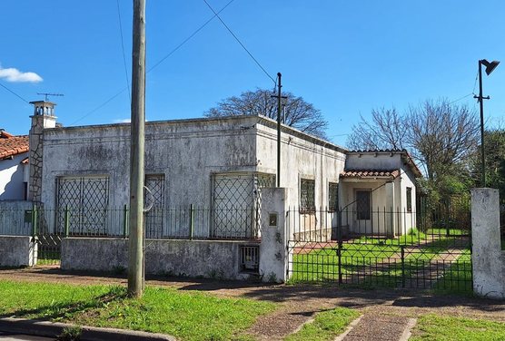 CASA 3 AMBIENTES VENTA  BURZACO  JARDIN RECICLAR