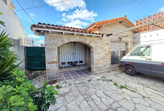 Venta PH tipo casa 3 Ambientes San Justo con renta