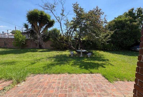 CASA 3 AMB EN VENTA CON PARQUE EN FCIO VARELA