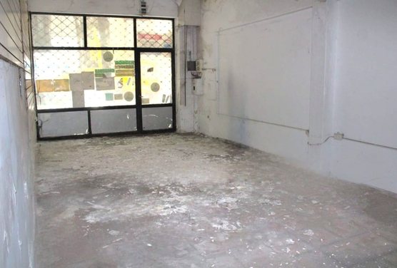 LOCAL CON ENTRA DE GARAGE y 2 PISOS