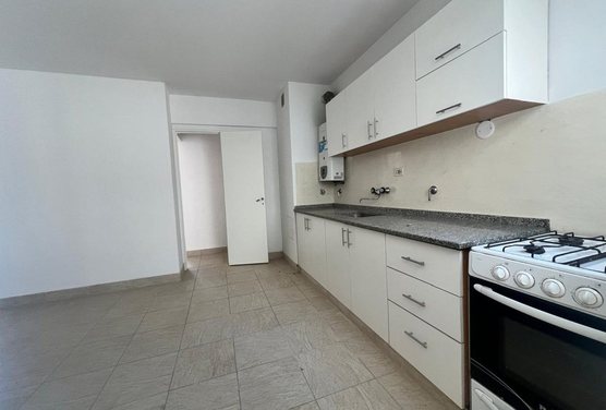 EN VENTA DEPARTAMENTO TRES DORMITORIOS ZONA CENTRO