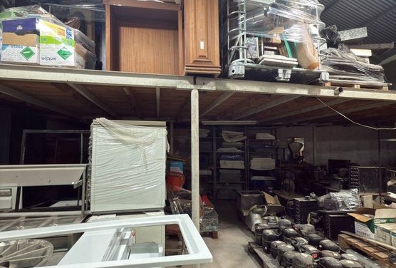 VENTA DEPOSITO/ GALPON 200 M2 CASEROS
