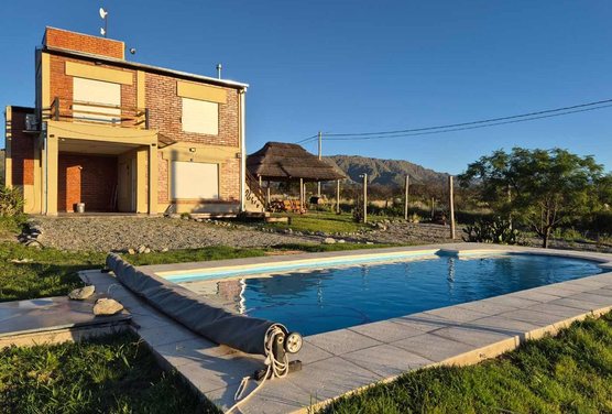 CASA CON 2 DPTOS - AYRES DE LARCA - APTO CREDITO