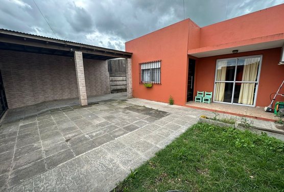 VENTA LOTE 2 CASAS 3 AMB PILETA COCHERA NAVARRO