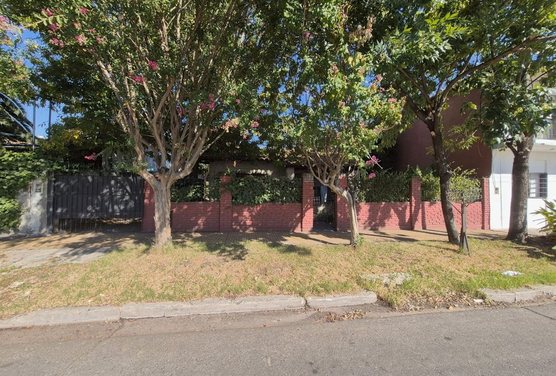 VENTA CASA 3 AMBIENTES ITUZAINGO CON GRAN TERRENO