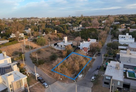 VENTA LOTE ESQUINA LOS CAROLINO APTO DUPLEX PLANO