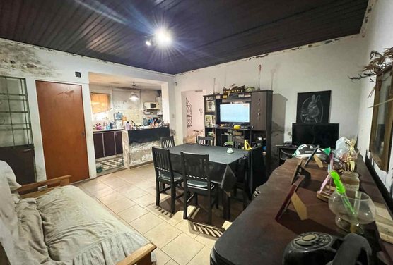 CASA 3 AMBIENTES JARDIN Y COCHERA A REFACCIONAR