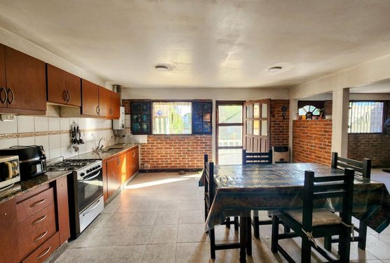 CASA EN VENTA CITY BELL 2 DORMITORIOS Y PARQUE