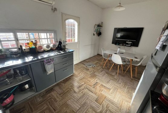 CASA EN VENTA 5 AMB- I. CASANOVA-LOTE 250m2