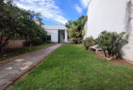 CASA EL PALOMAR 5 AMB. CON JARDÍN COCHERA PARRILLA