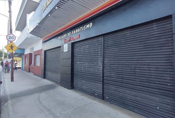 VENTA EN BLOCK 2 LOCALES + 4 PH DE 2 AMB C/U