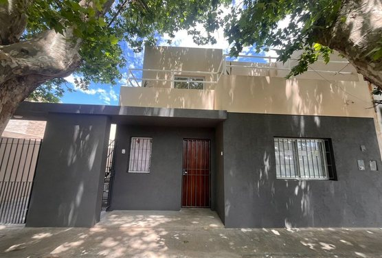 DEPARTAMENTO A ESTRENAR CON PATIO Y COCHERA