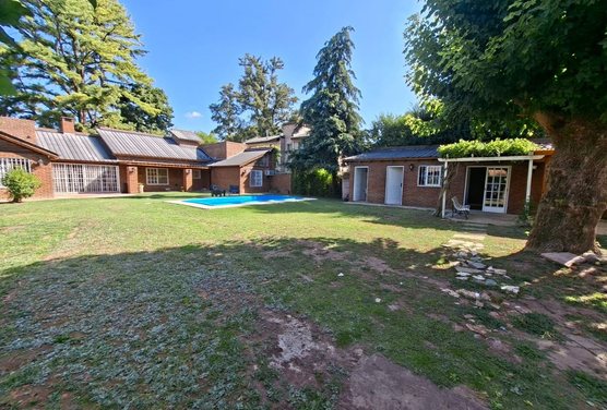 CASA QUINTA  CON QUINCHO Y PILETA PARQUE ORENSE!!!