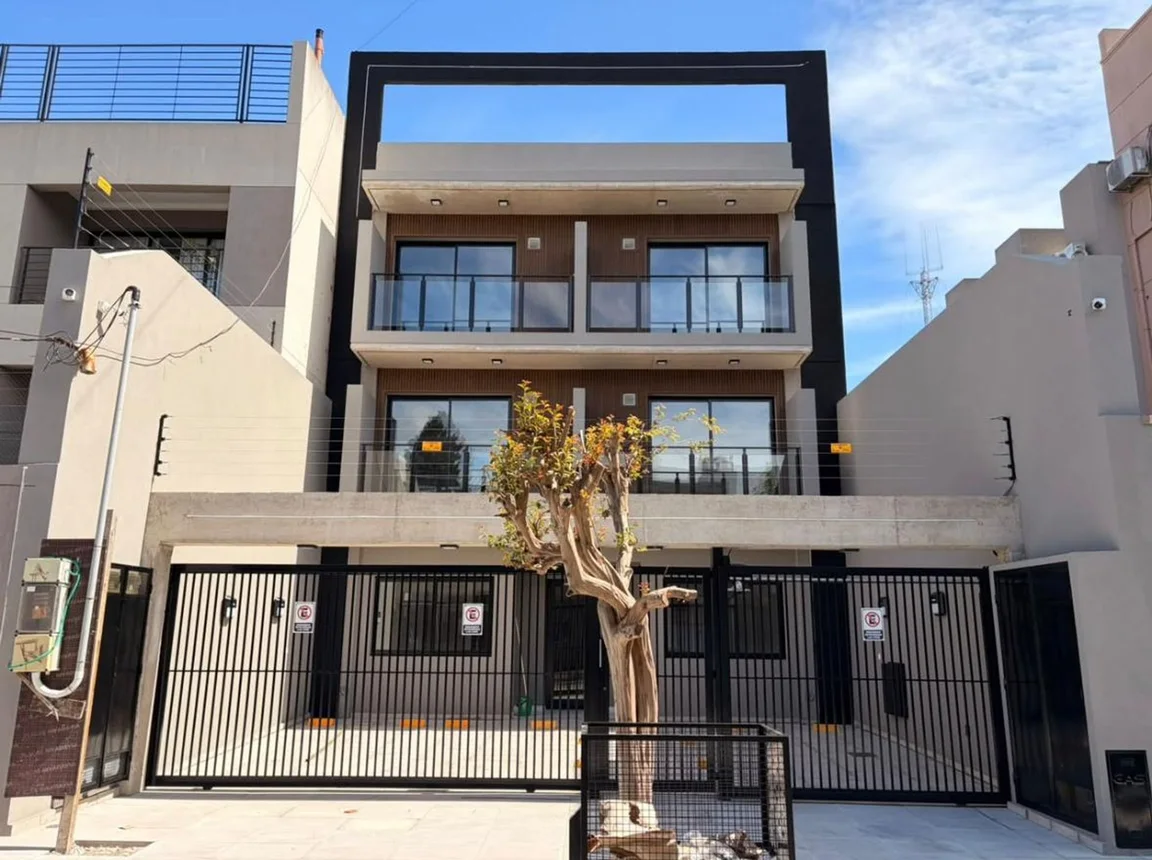 Semipiso de 2 ambientes en venta en Ramos Mejía, Cerrito 400