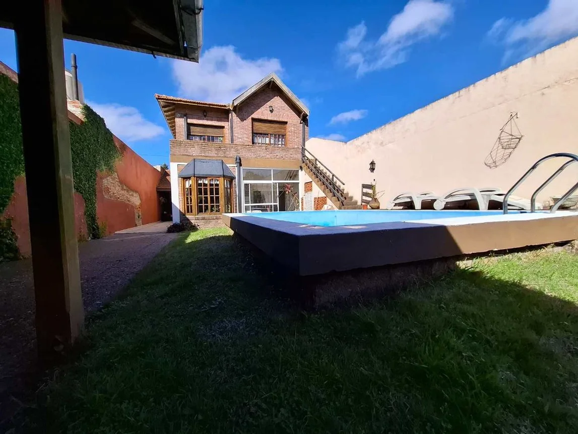 Casa en venta en Quilmes, foto 2