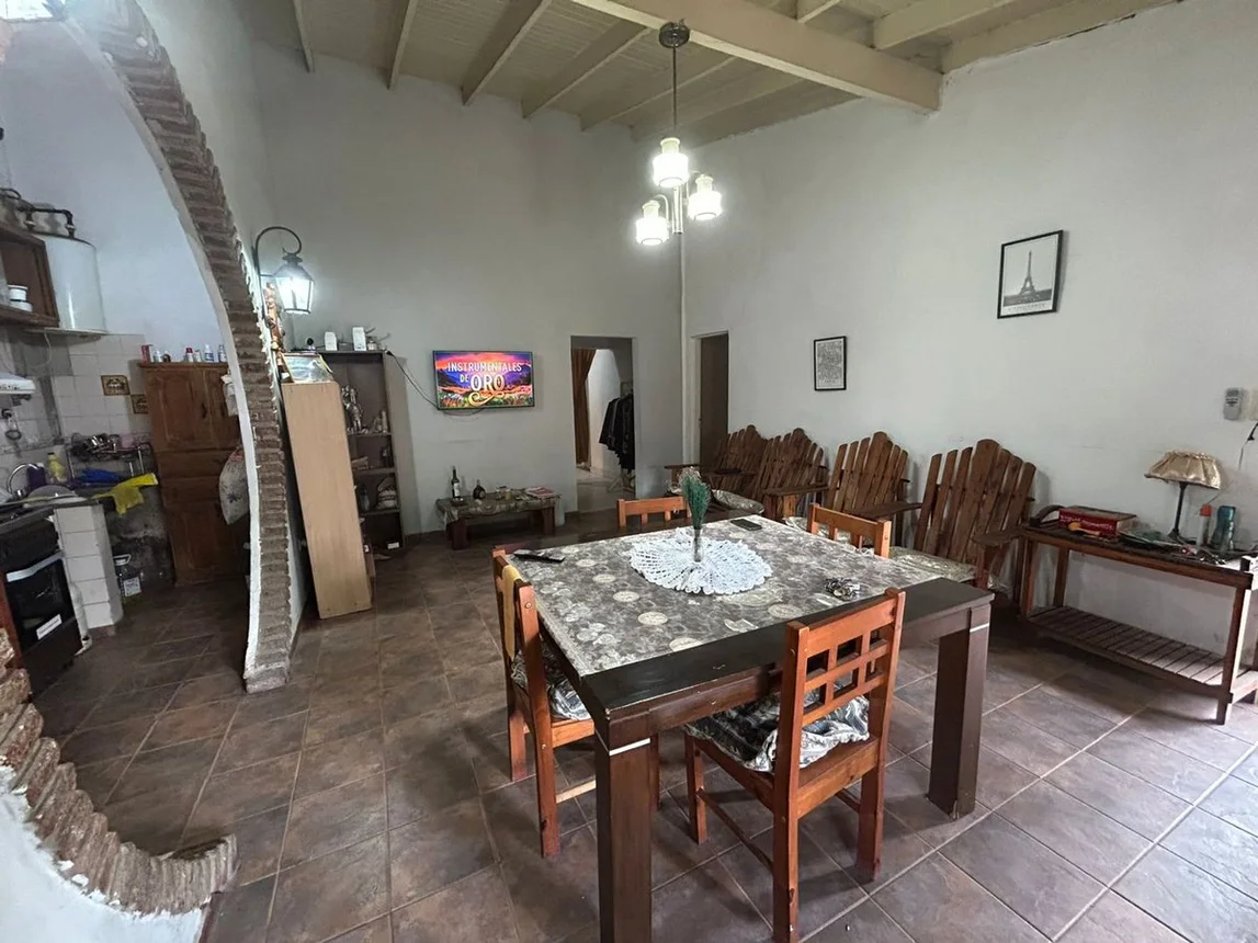 Casa de 4 ambientes en venta en Moreno, Athuel 1000