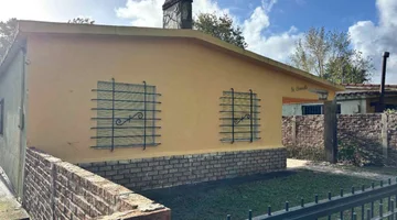 ALQUILER CASA 2 DORMITORIOS Y COCHERA EN SAN LUIS