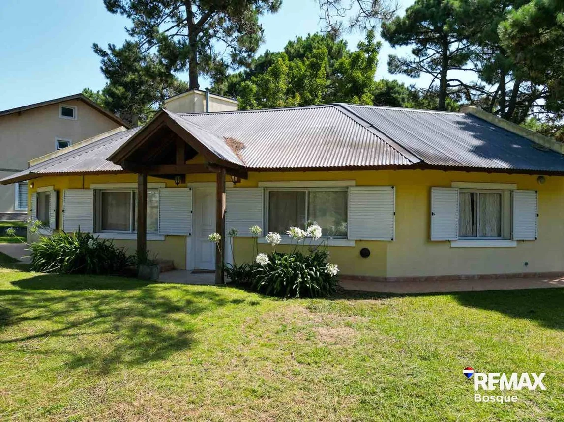 Casa de 3 ambientes en venta en Pinamar, Coronel de Marina L. Rosales 1500