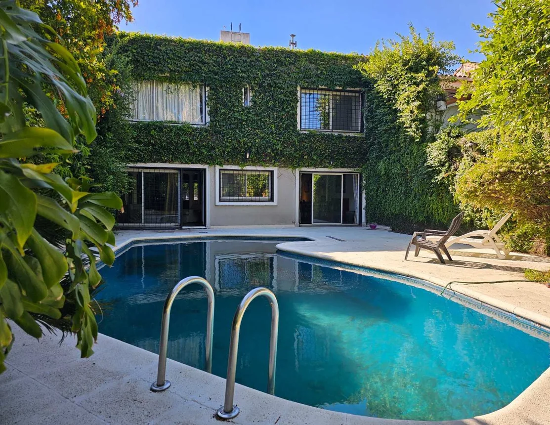 Casa de 7 ambientes en venta en Saavedra, Vedia 3400