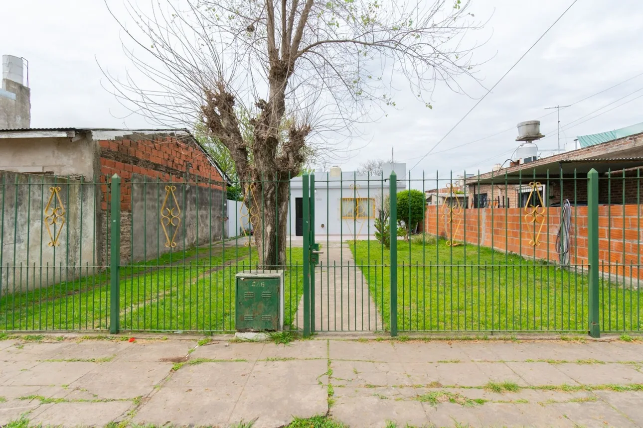 Casa de 3 ambientes en venta en Castelar, Bynnon 3900, foto 2